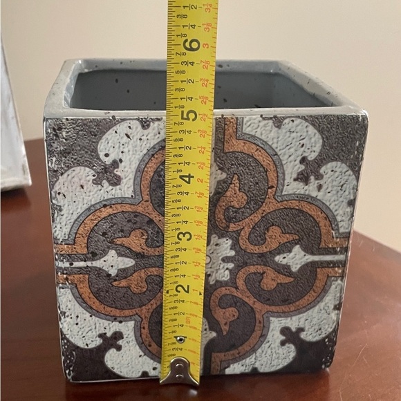 Ceramic Decorative Open Box. - Candle NOT included - Picture 9 of 10